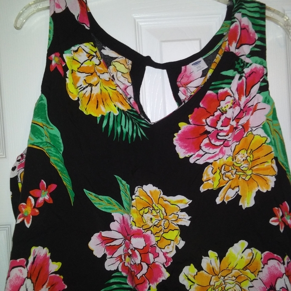 Old Navy Sleeveless tropical high low top - Picture 1 of 3